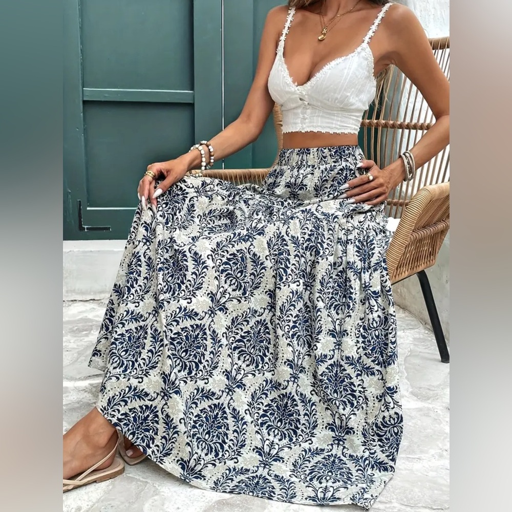 Boho Maxi Skirt in Navy Floral Print NWOT - Picture 5 of 6